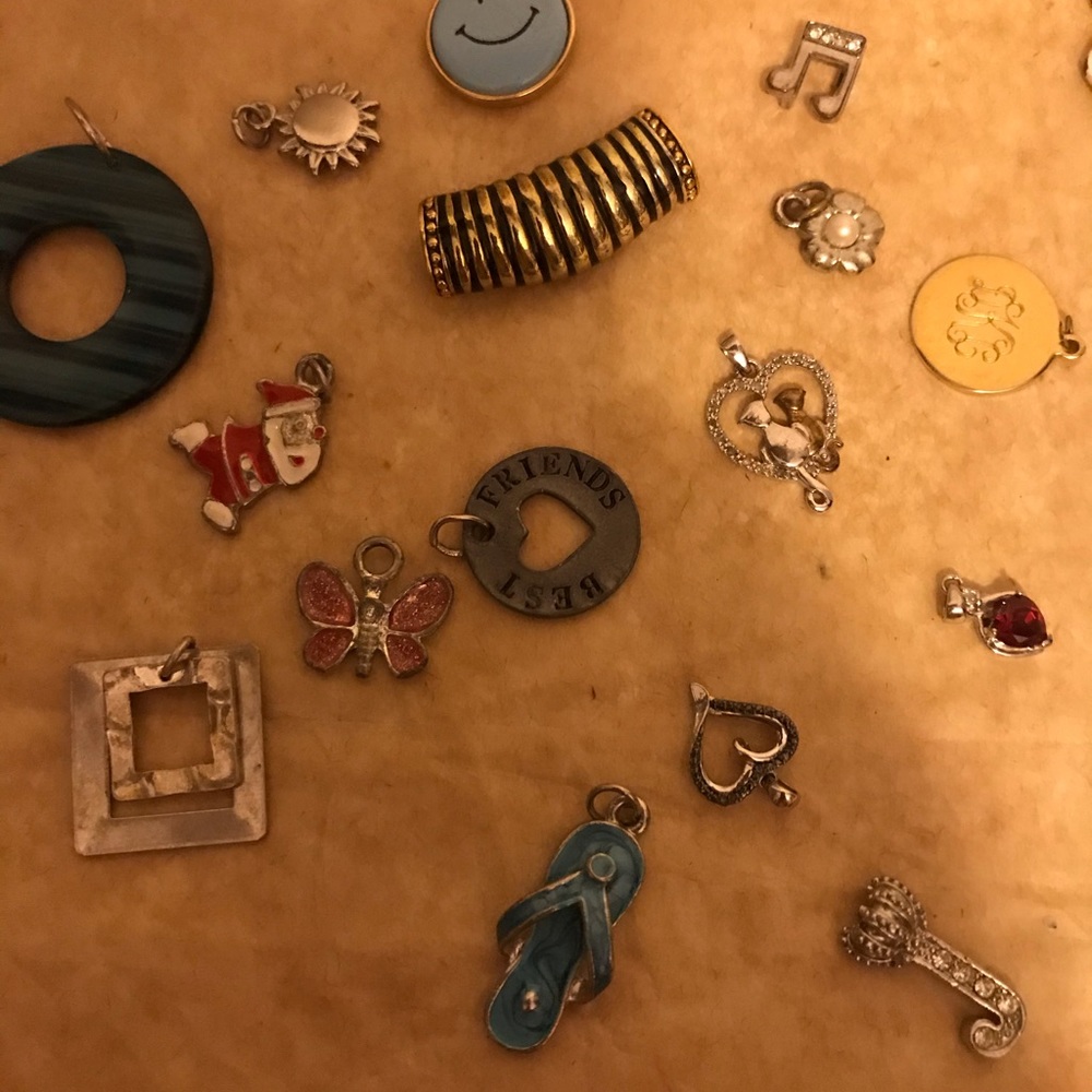 3 for 25.00 Lot of 15 Necklace Charms - Picture 7 of 8
